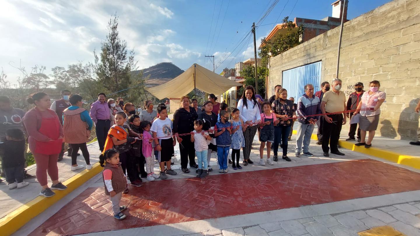 Ariadna Ayala entrega obra en Valle Sur y Prados el León