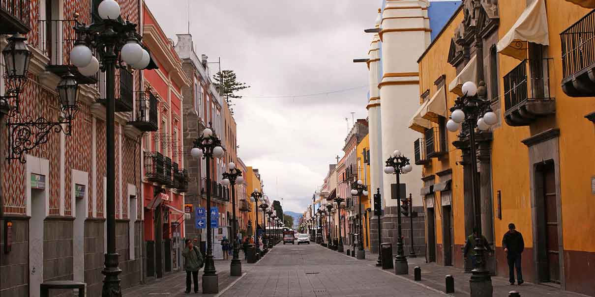 Alcalde de Puebla analiza proyecto de peatonalización en la calle 16 de Septiembre