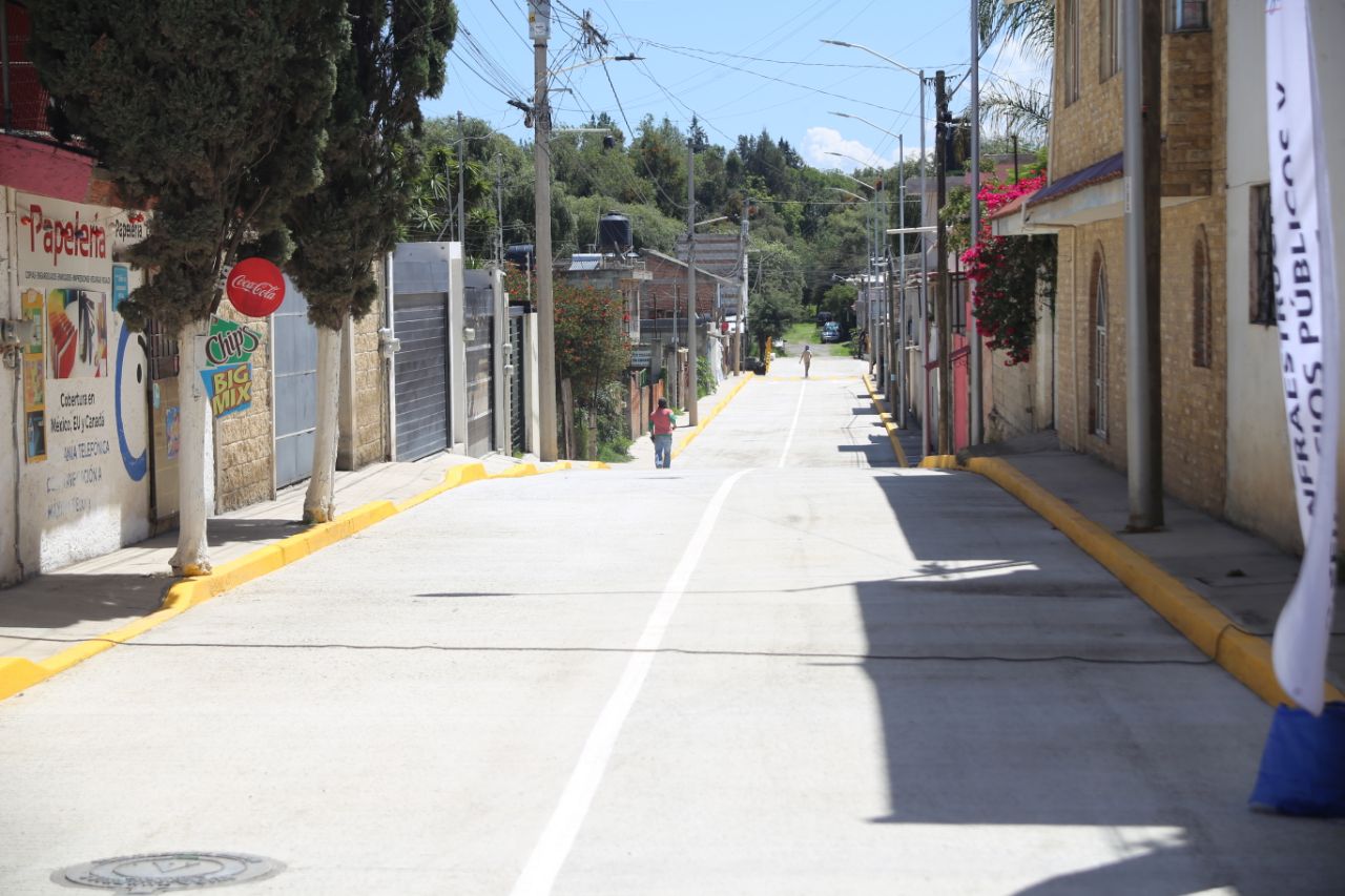 Paola Angon entrega pavimentación de avenida 5 de Mayo, petición solicitada por casi 10 años