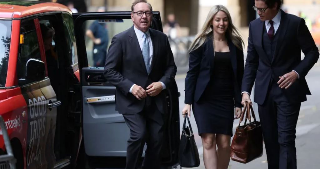 "Fui romántico": Kevin Spacey niega agresión contra hombre que lo denunció por acoso sexual