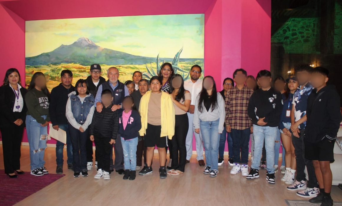 Recibe Gobierno estatal a jóvenes de Estados Unidos para explorar sus raíces tlaxcaltecas