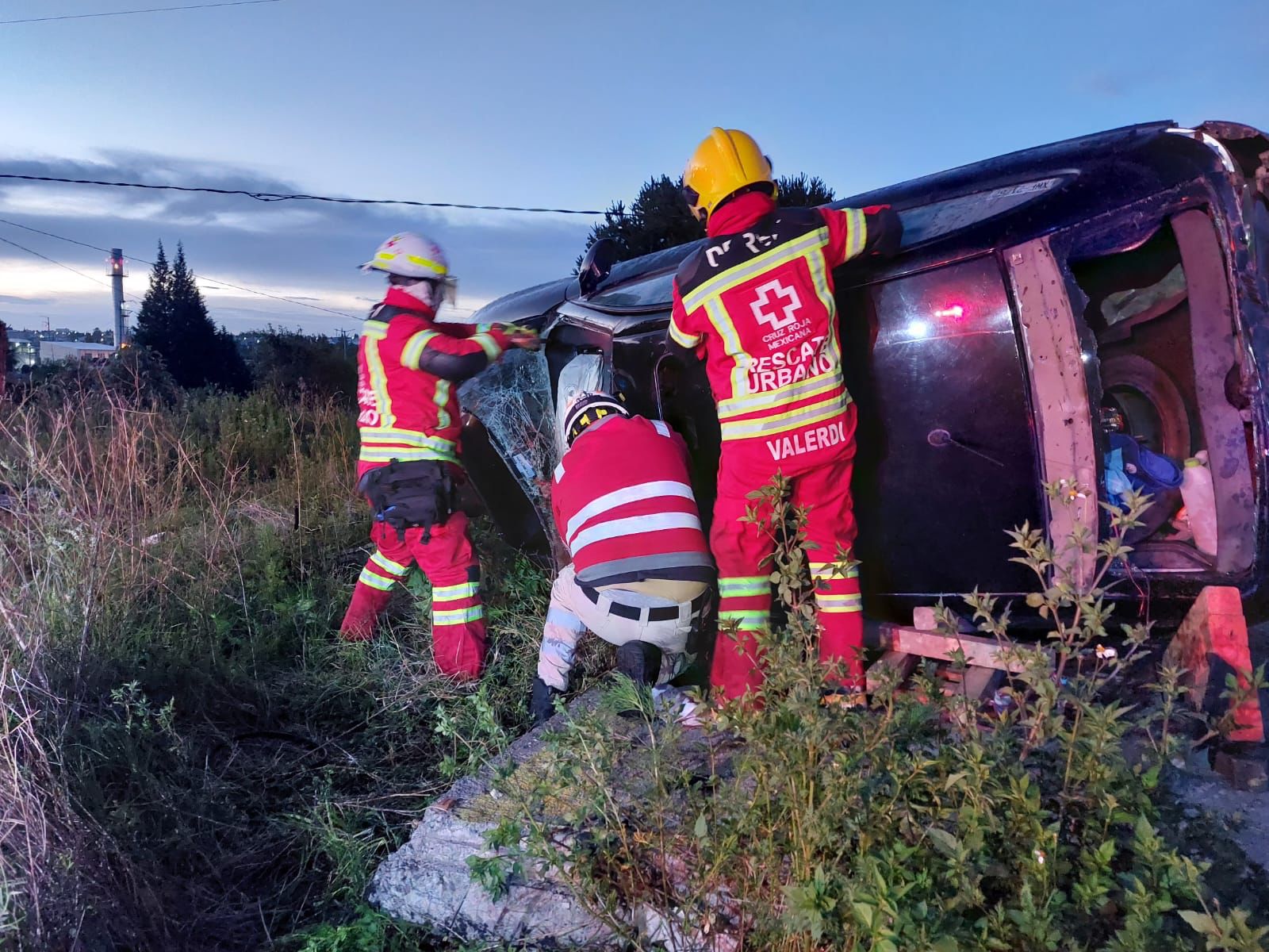 Sufren beibolistas accidente sobre la Apizaco-Tlaxcala; uno murió en el lugar