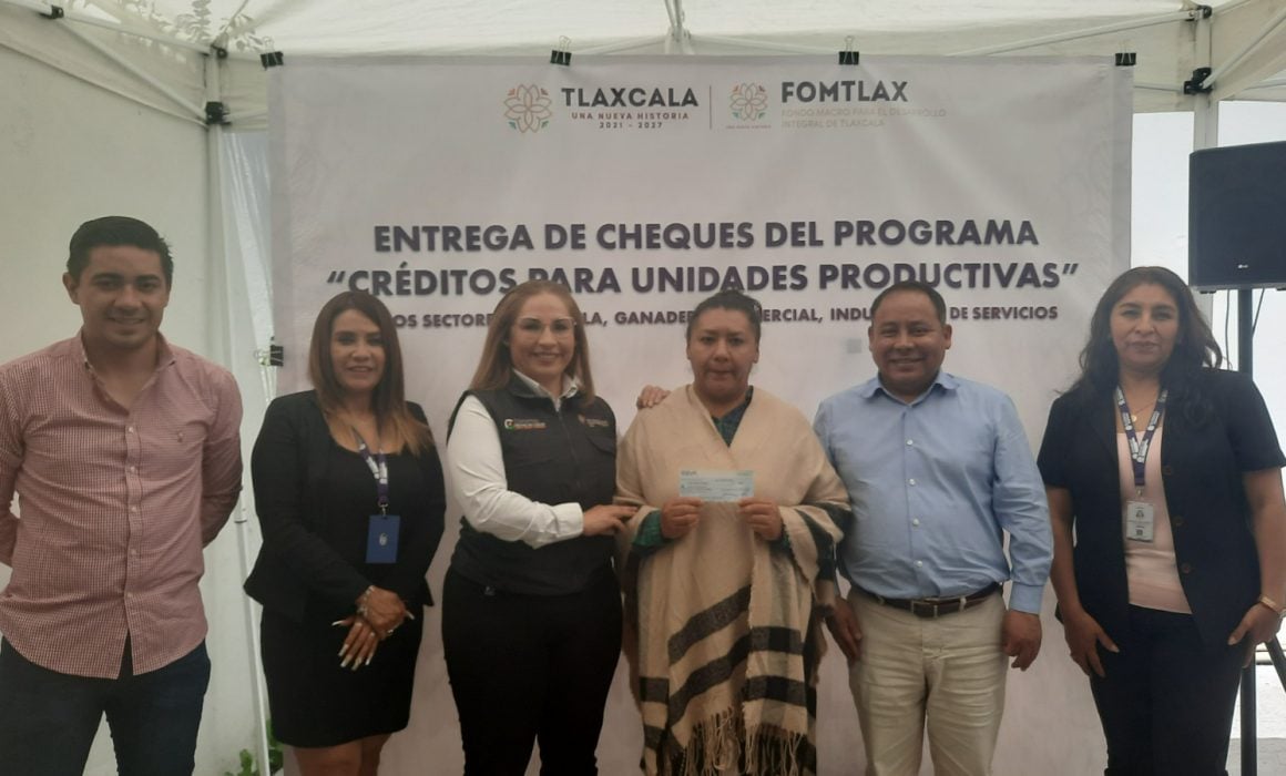 Entrega Fomtlax 45 créditos a emprendedores y productores