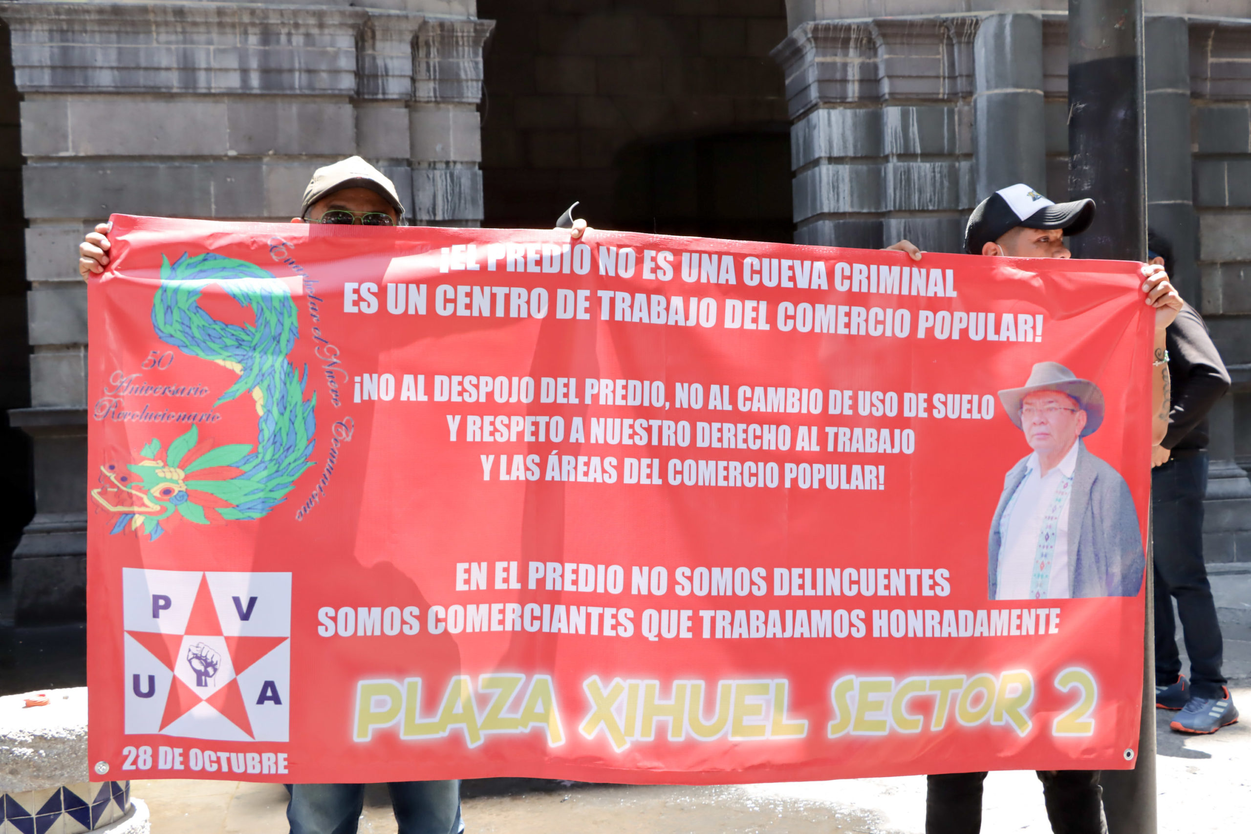 Integrantes de la 28 de Octubre se manifiestan para evitar despojo de sus puestos de trabajo en el mercado de La Cuchilla