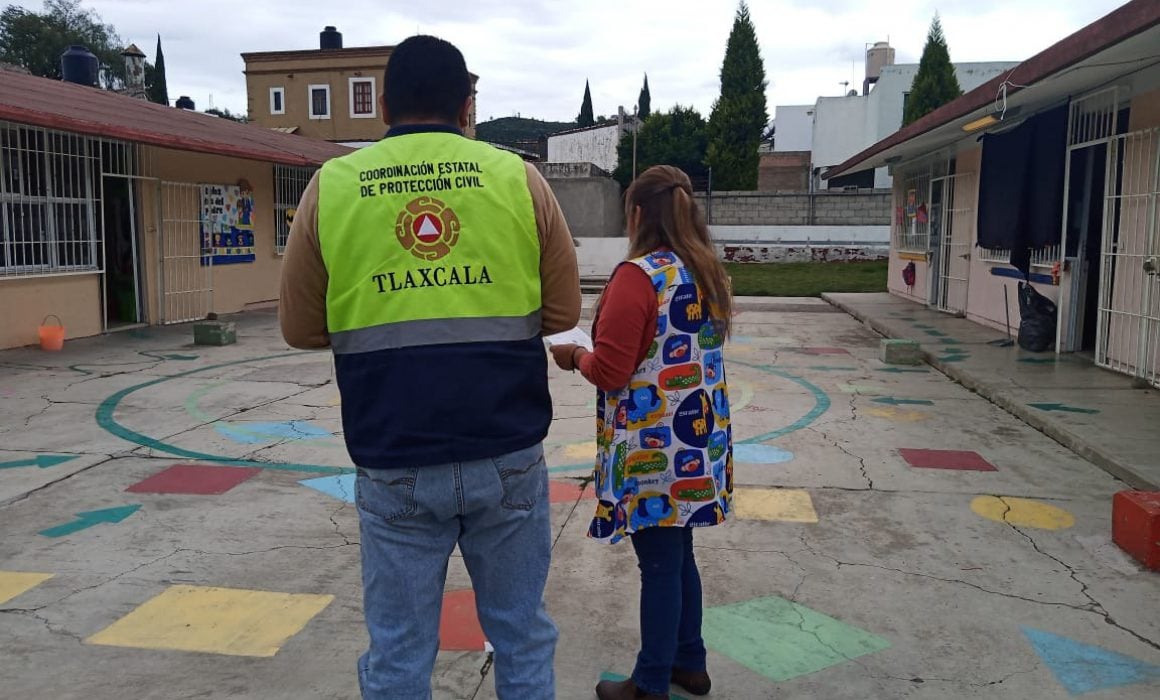 Verifica CEPC factibilidad en techumbre de Jardín de niños de Tizatlán