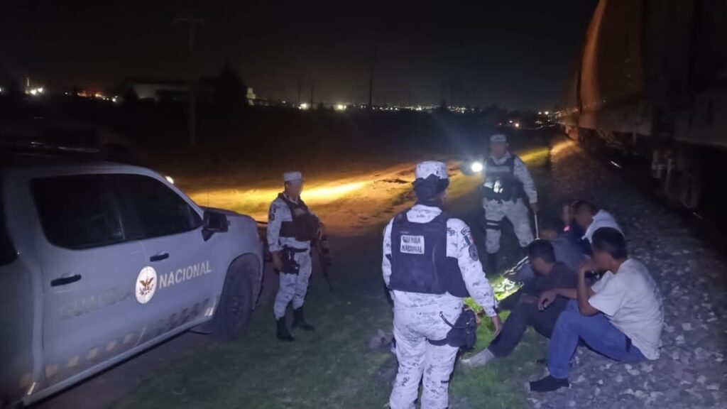 Detienen a 53 Migrantes en Apizaco, entre ellos un menor de edad