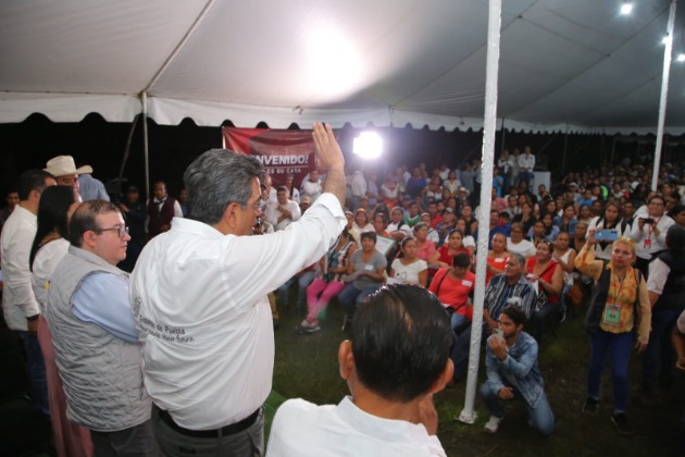 Sergio Salomón acordará con CFE cobertura total de internet en Puebla