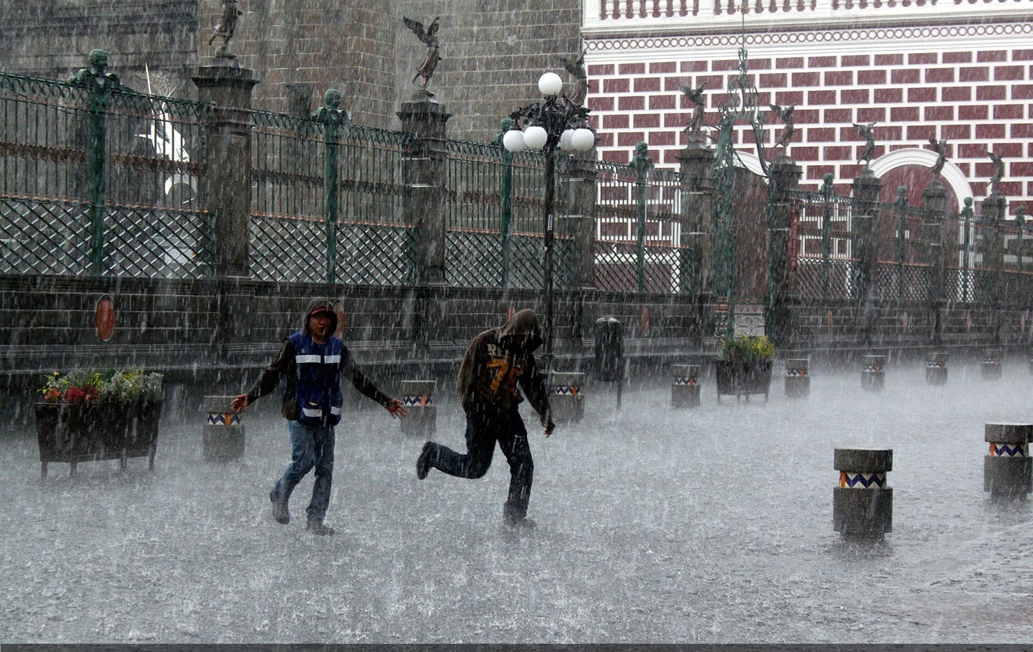 Sin reportes de daños o peligros por lluvias en Puebla: Eduardo Rivera 