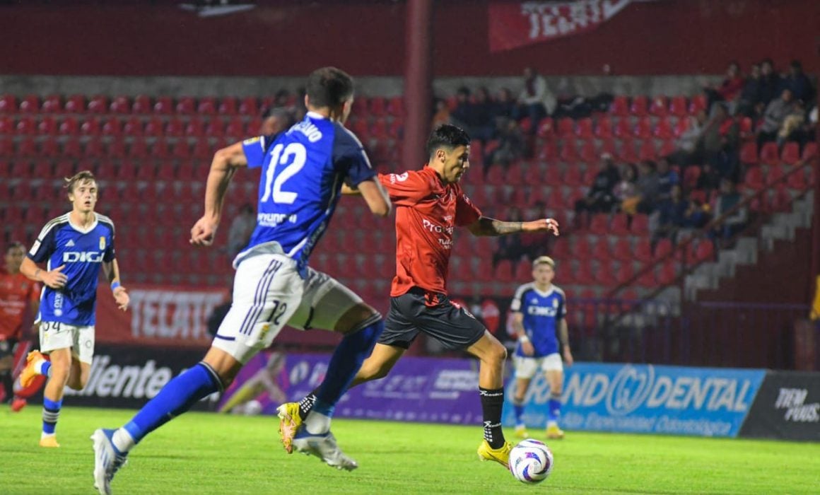 Real Oviedo vence a los Coyotes 1 a 0