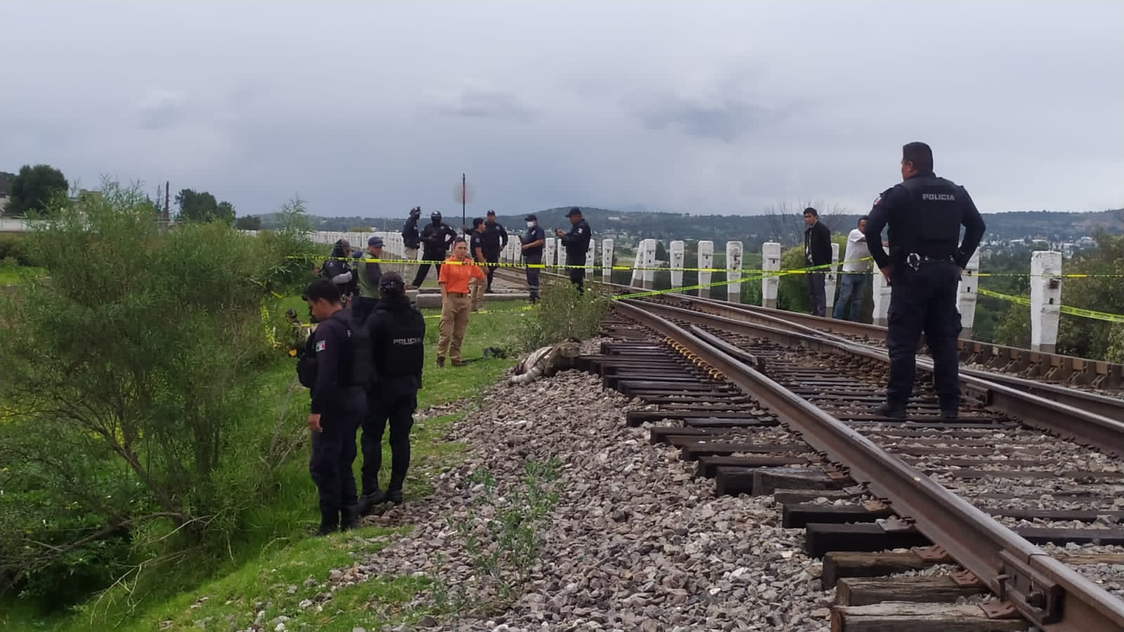 Muere migrante al caer del tren y cercenarle una pierna, en Yauhquemehcan