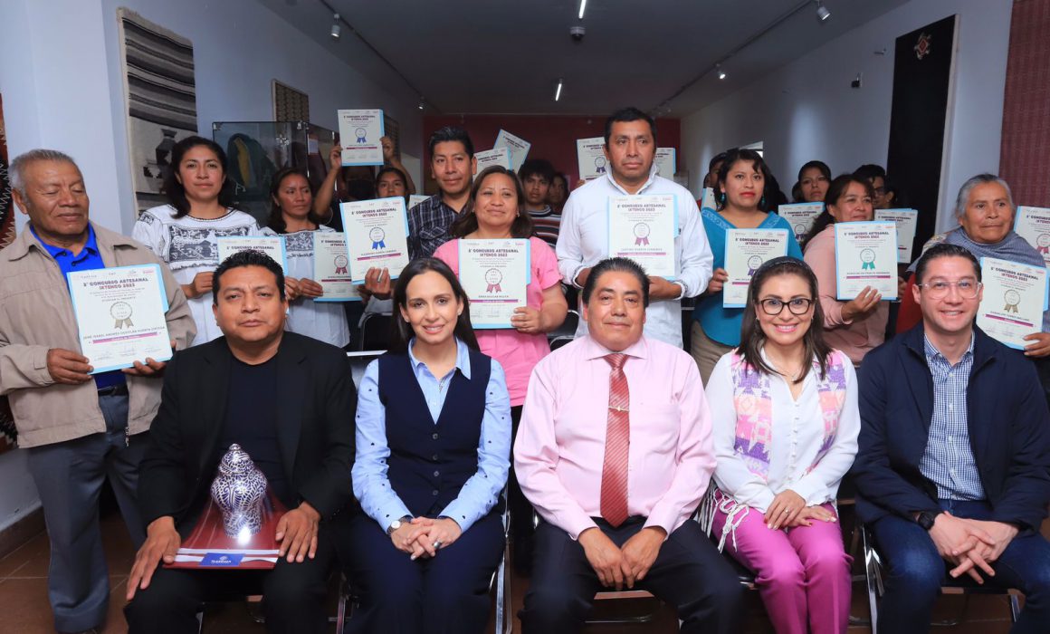 Premian a 21 participantes del 2 concurso Artesanal Ixtenco 2023