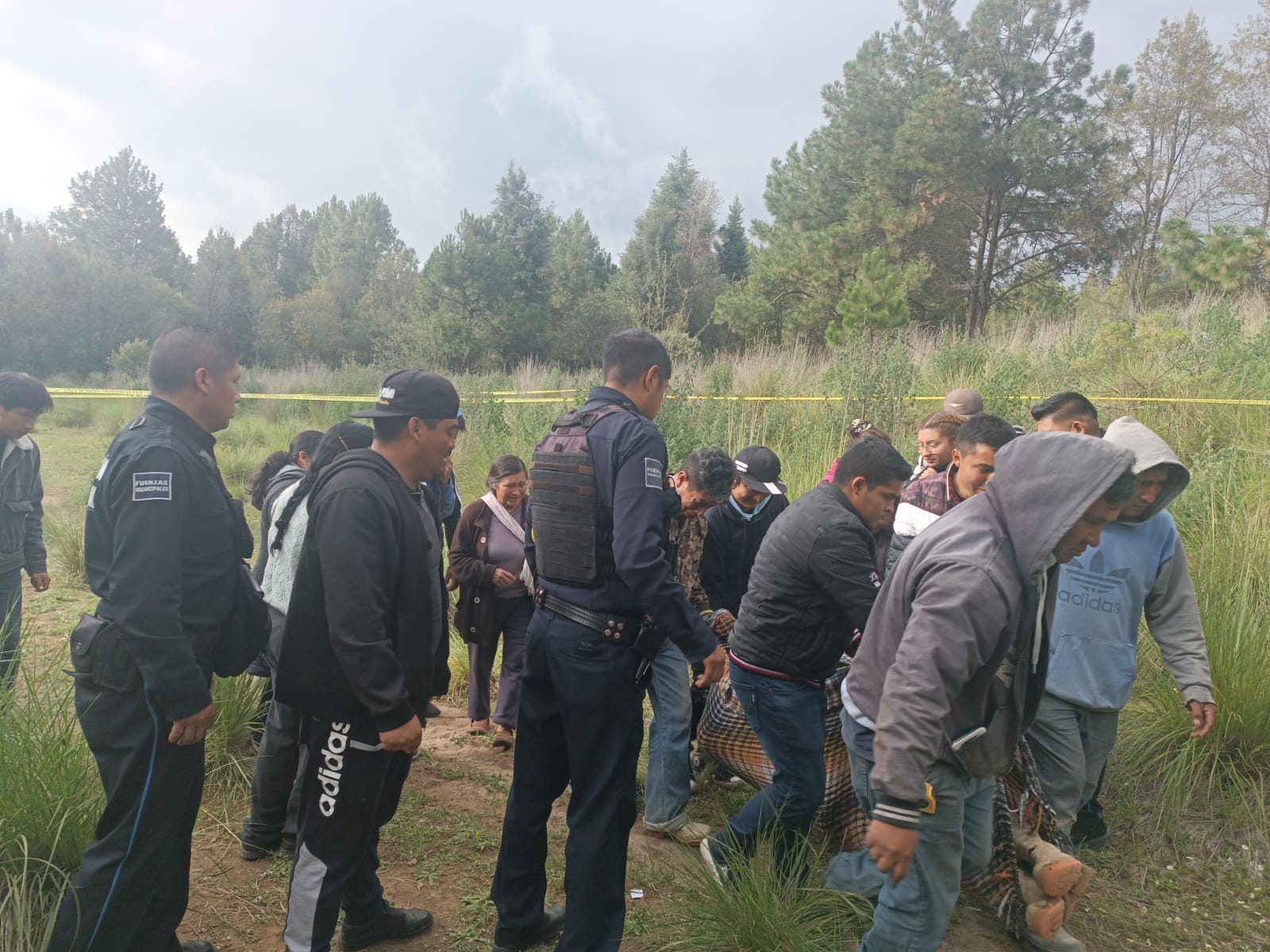 De un balazo matan a un hombre en Buensuceso; familiares impiden trabajo de PGJE