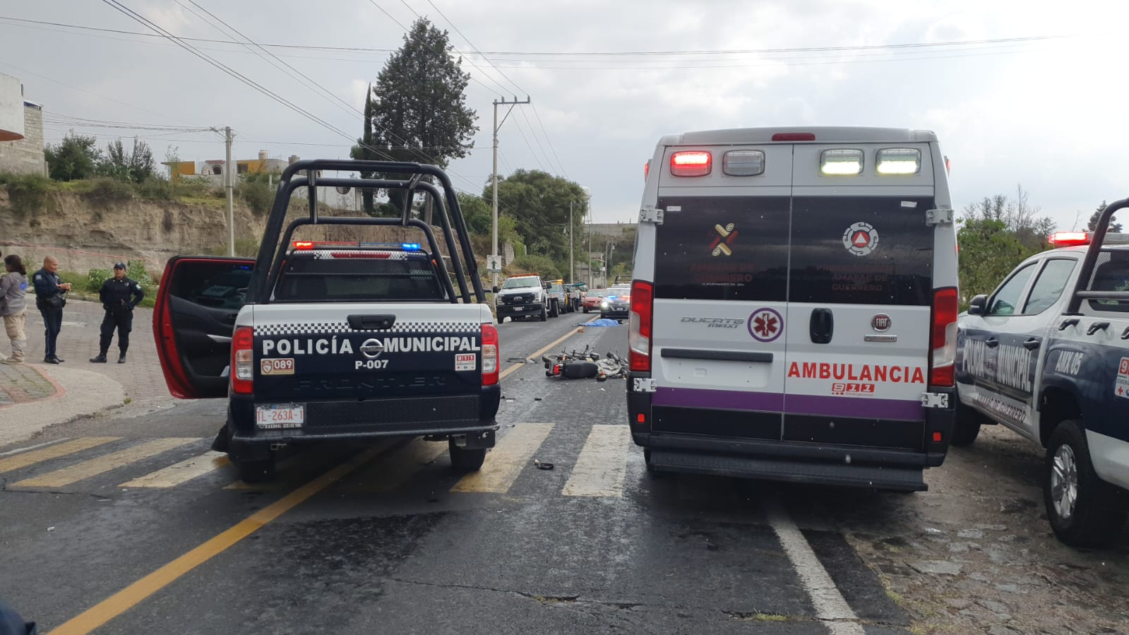 Fallece motociclista tras atropellar a un perro, en Apetatitlán