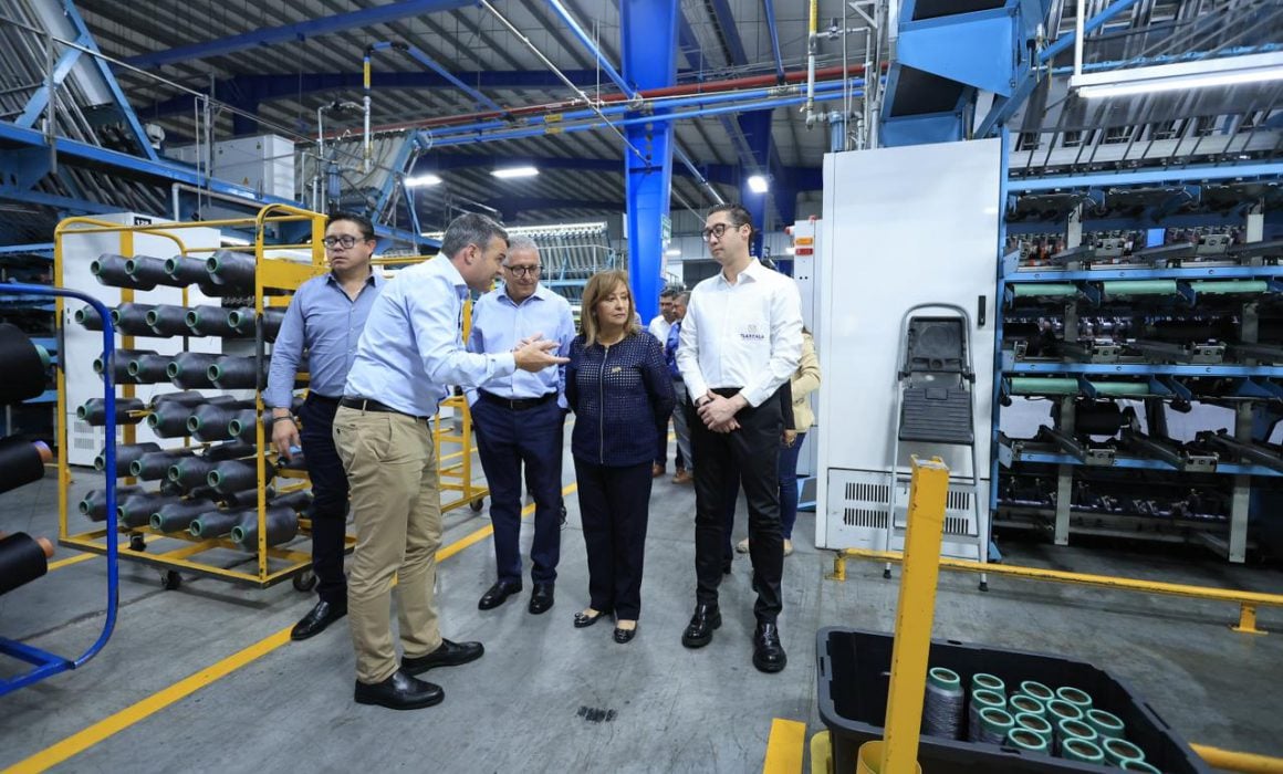 Visita Lorena Cuéllar empresa Antextextil en CIX de Tlaxco