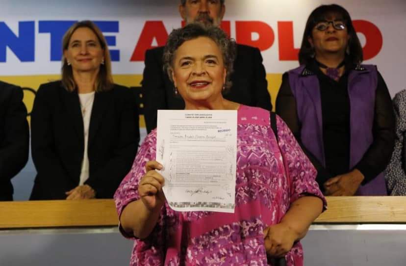Beatriz Paredes hace oficial su registro para coordinadora del Frente Amplio por México