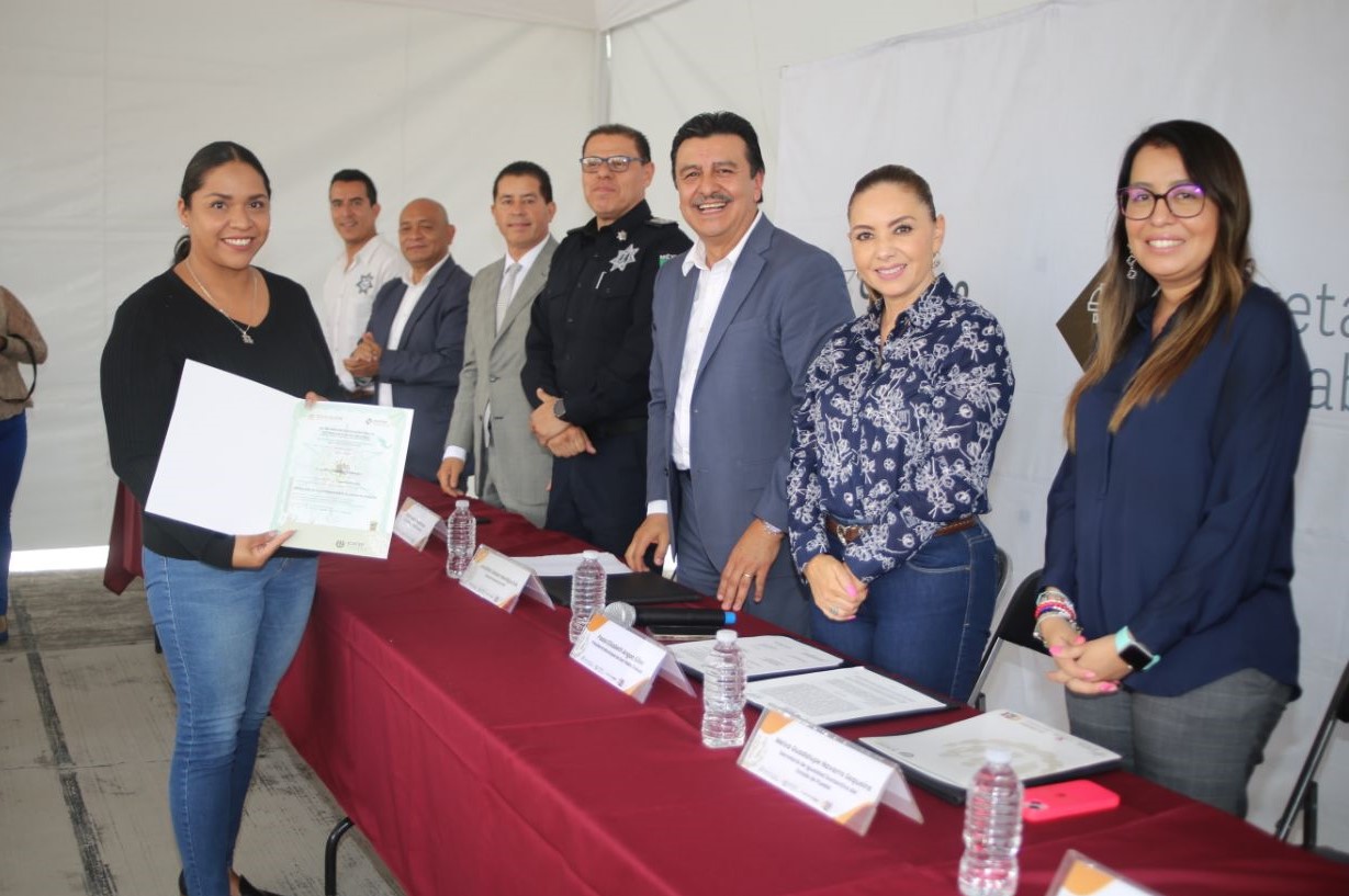 Paola Angon firma convenio con el ICATEP, impulsando mejores oportunidades de empleo para mujeres cholultecas