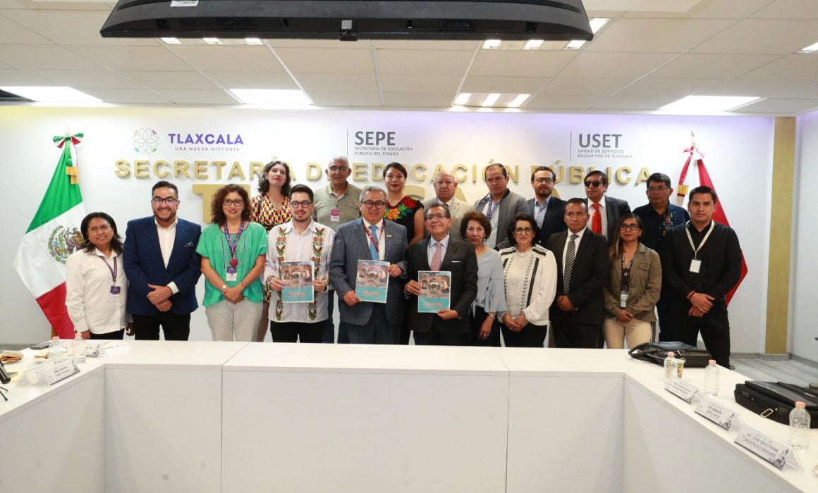 Entregó Consafran libro de texto Tlaxcala, nuestro patrimonio cultural