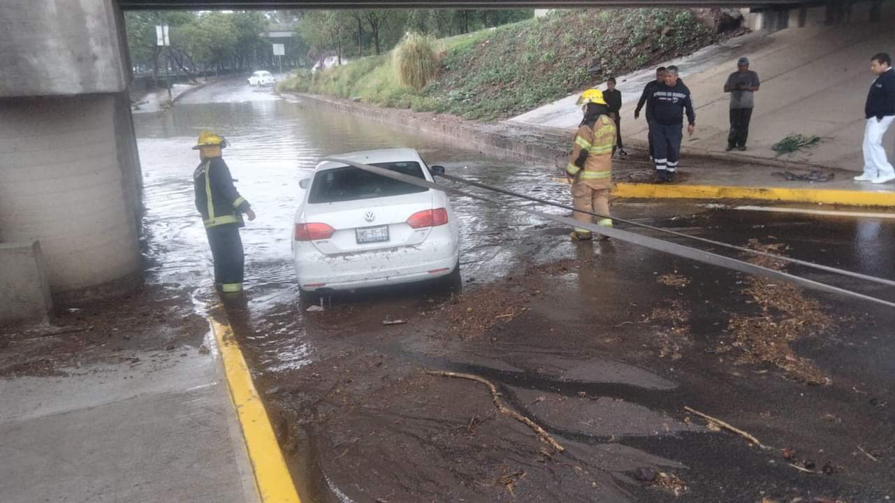 Auxilia CEPC a hombre que quedó atrapado en vehículo 