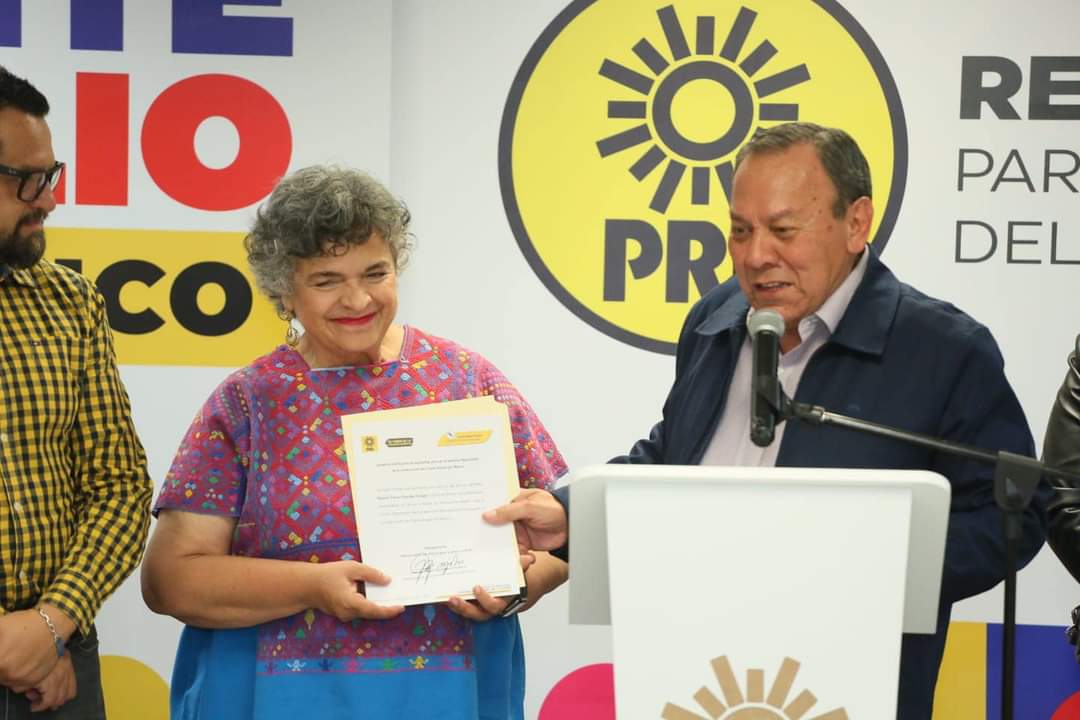 Recibe PRD a Beatriz Paredes como aspirante del Frente Amplio por México