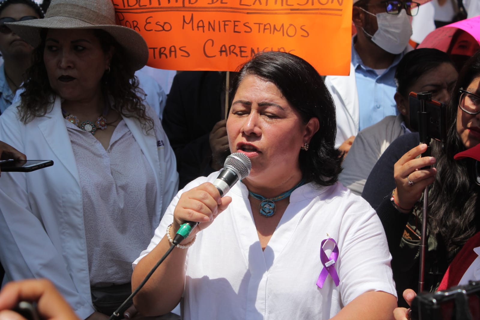 Cumplen amenaza trabajadores de SESA: se manifiestan en capital tlaxcalteca