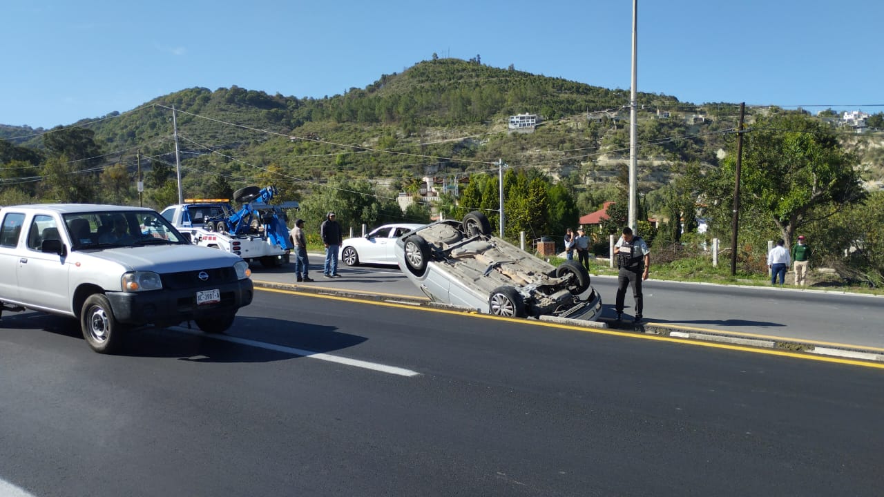 Trabajador de la PGJE sufre accidente automovilístico, en la Tlaxcala-Apizaco.