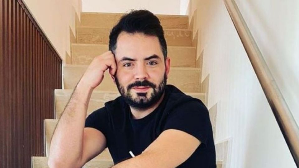 Redes tunden a José Eduardo Derbez por afirmar que su momento más "humilde" es manejar