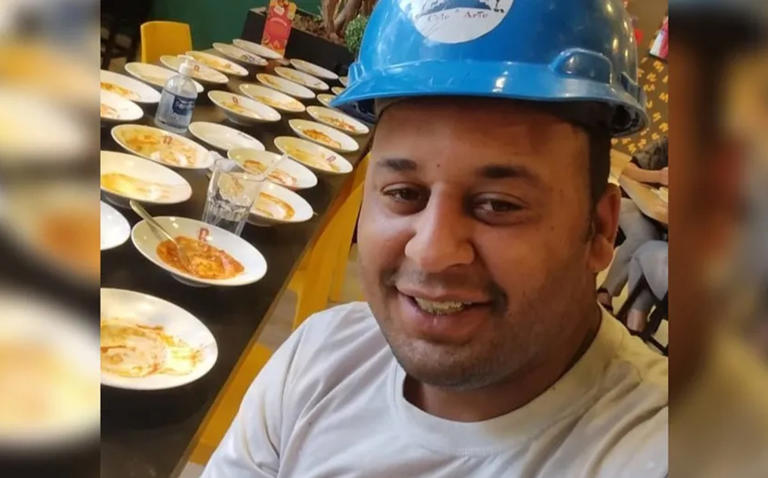 Hombre aprovecha promoción en un buffet pero lo corren por pedir mas de 15 platillos (Vídeo)