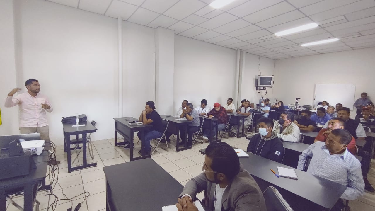 Capacita SMyT a concesionarios para integrarse a plataforma digital “TLAXI”