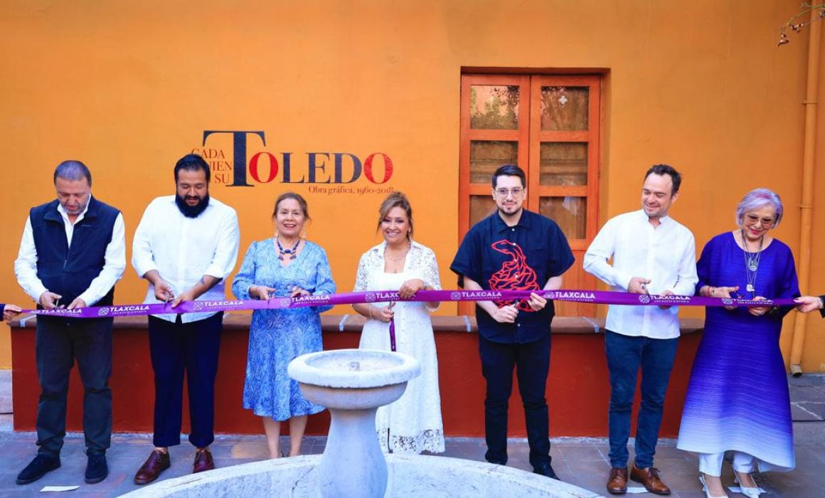 Inaugura Lorena Cuéllar exposición gráfica del maestro Toledo