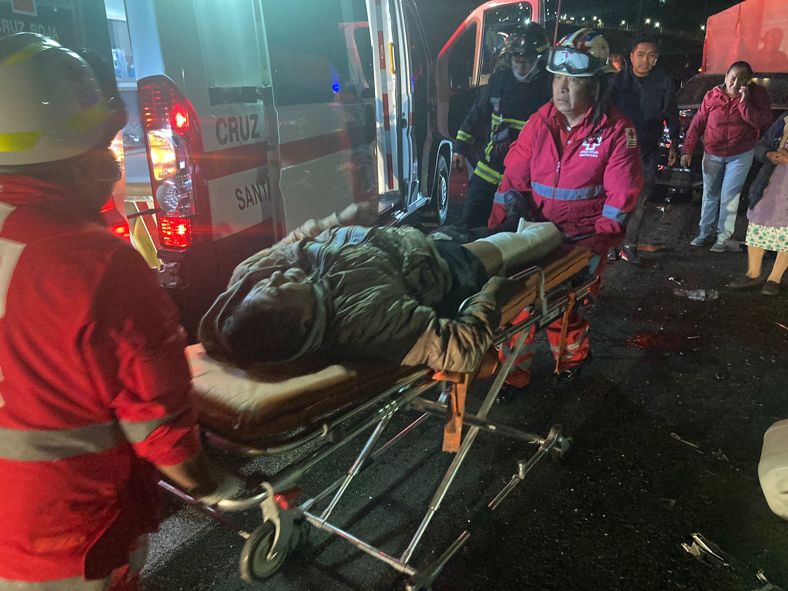 Ebrios conductores provocan amputación de una extremidad a un comerciante,  en un accidente, en Apetatitlán