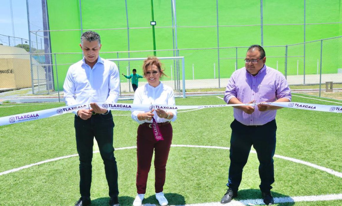 Entrega Lorena Cuéllar infraestructura deportiva en Tetlatlahuca