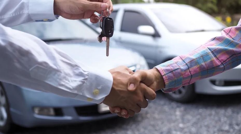 Esta es la multa por no declarar la compra o venta de un auto usado ante el SAT