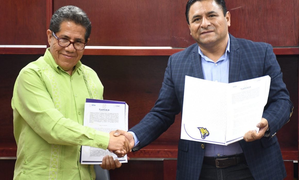Firman Cobat y SESA convenio para atender la salud de 16 mil alumnos