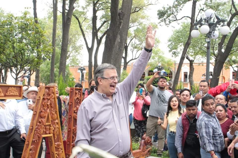 "Por lo menos un café" desde Tlaxcala insiste Marcelo Ebrard en debate con aspirantes de la 4T