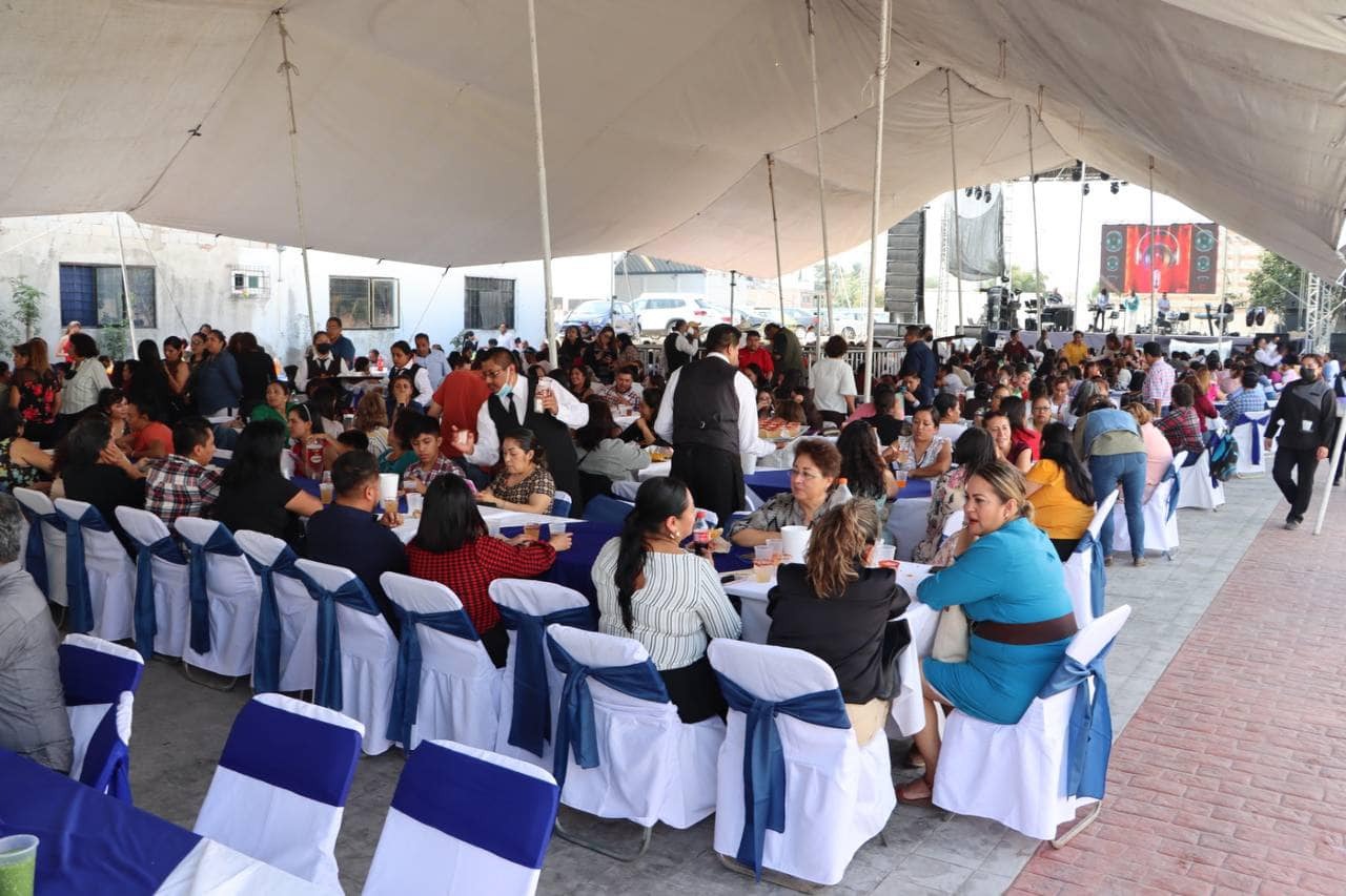 Ayuntamiento de Cuautlancingo festeja a maestros de escuelas del municipio por “Día del Maestro”