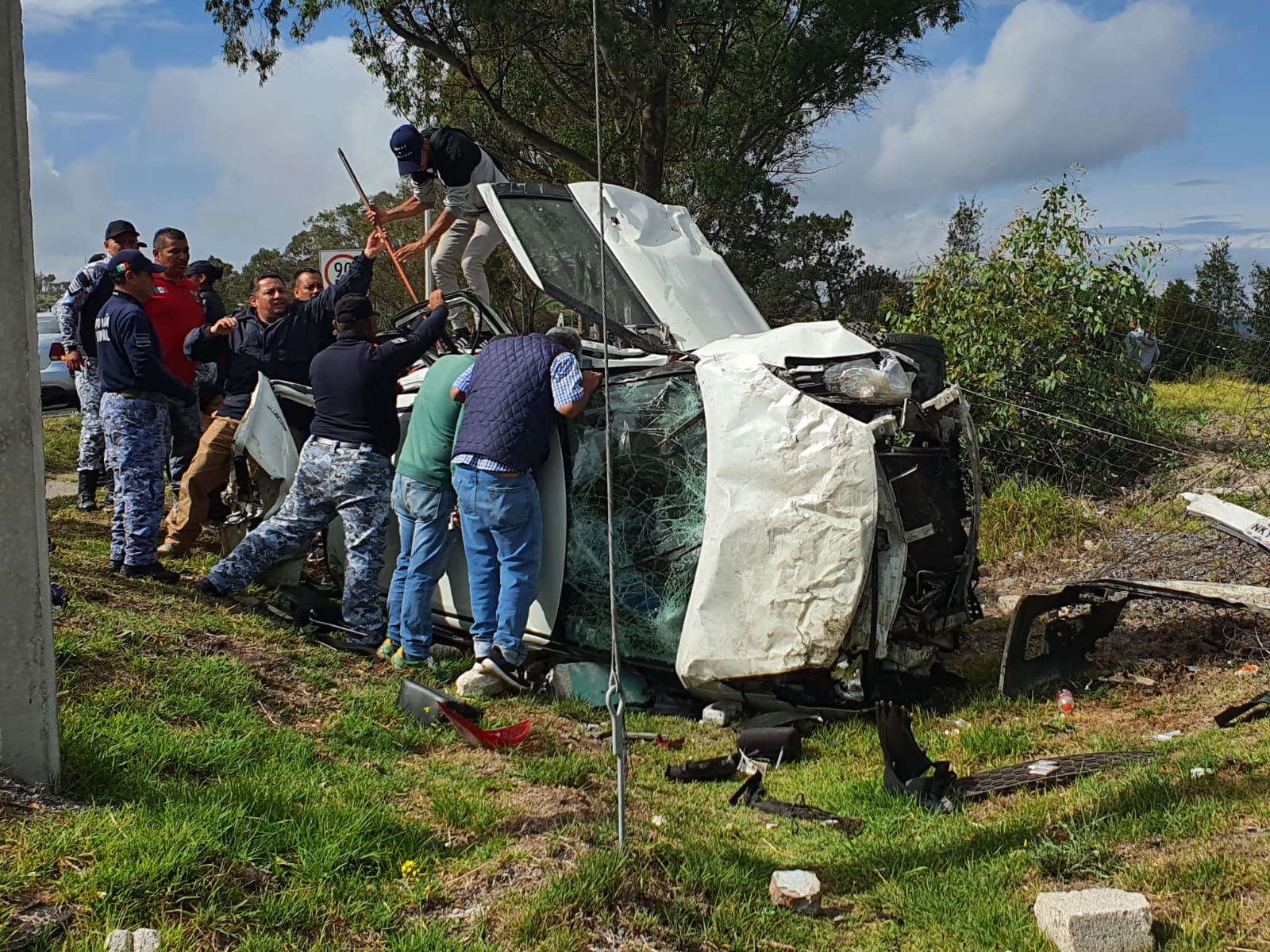 Accidente en Xaltocan deja a una persona prensada: se dirigían de vacaciones a Veracruz