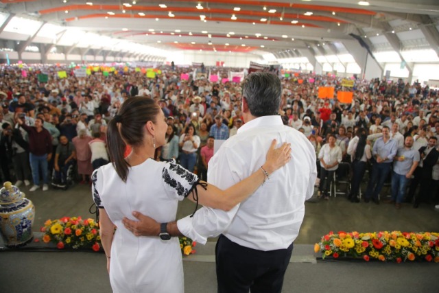 Señalan acarreo de trabajadores del Ayuntamiento de Atlixco a evento de Claudia Sheinbaum en Centro Expositor