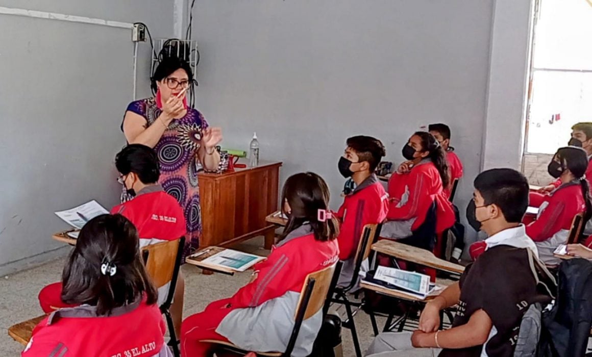 Imparte SEPE-USET pláticas a estudiantes sobre daño del tabaco y vapeador