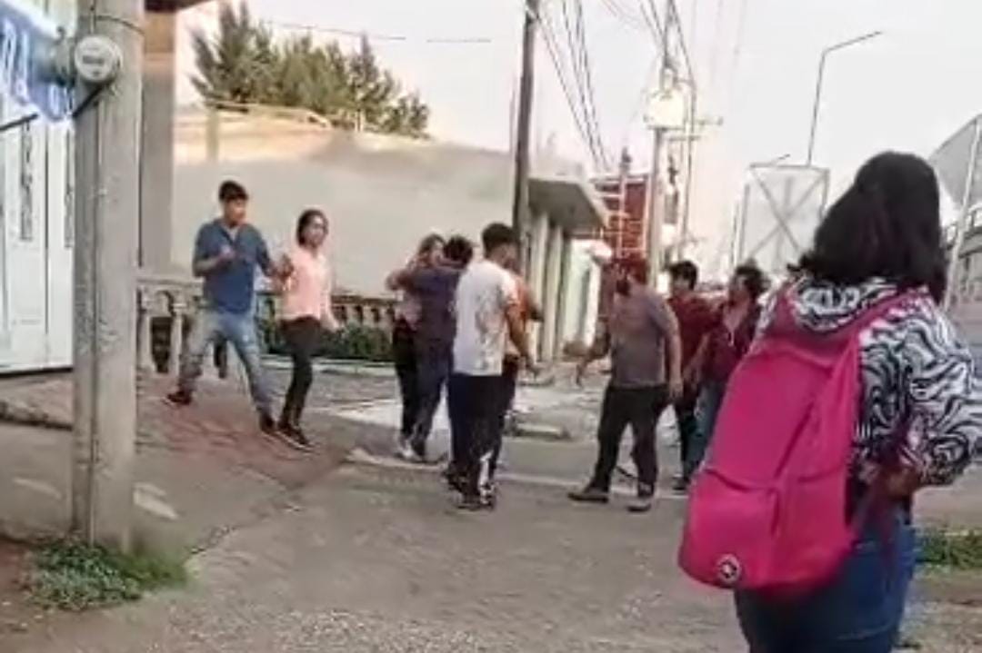 Se desata trifulca entre estudiantes de UPTx y COBAT