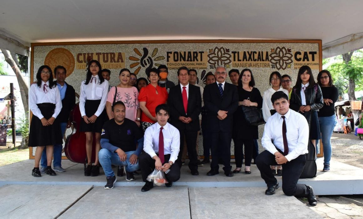 Participa Cobat en la celebración del día del artesano