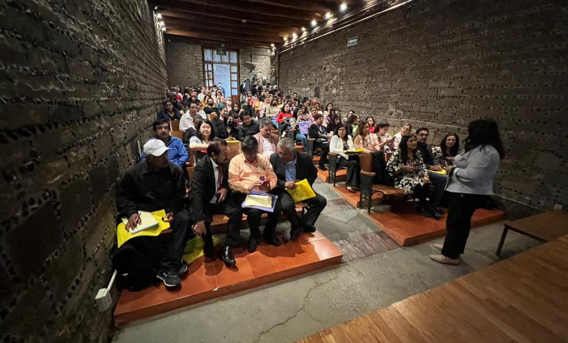 Realiza SEPE-USET conferencia global Citizenship para 100 maestros de inglés