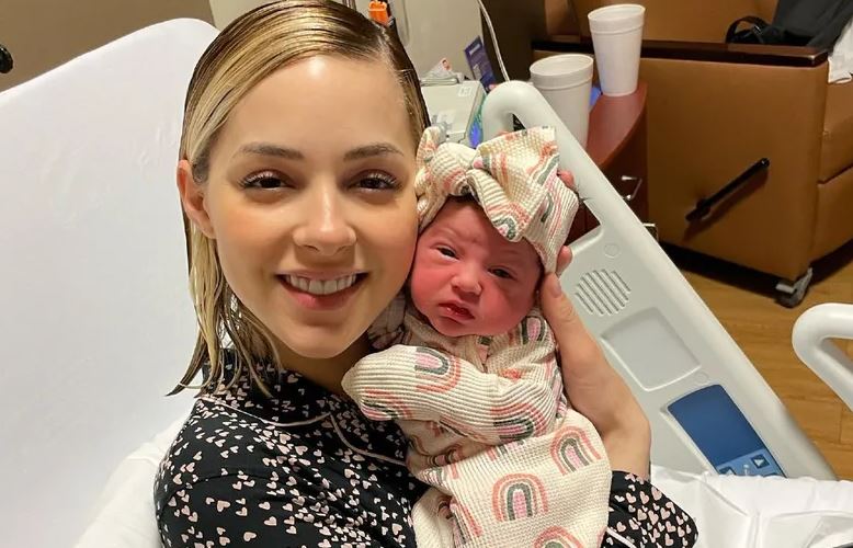 "Bienvenida mi niña arcoíris": Mariana Rodríguez publica tiernas fotos de su primera hija, Mariel