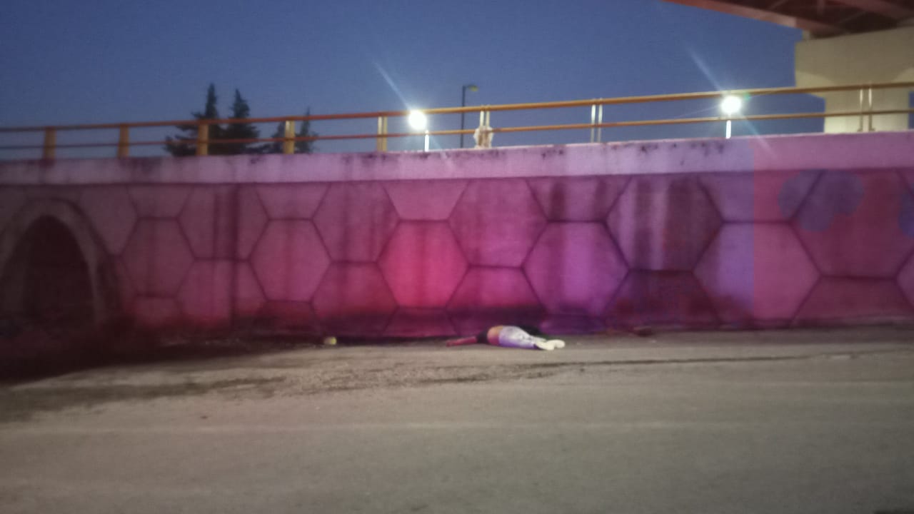 Localizan a hombre muerto en plena vía pública de Apetatitlán