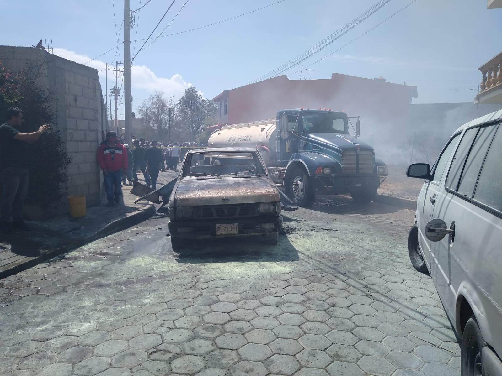Explota camioneta con pirotecnia en Tlaxco; hubo cuatro lesionados 