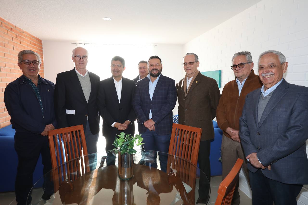 Ayuntamiento de Puebla y Canadevi inauguran viviendas