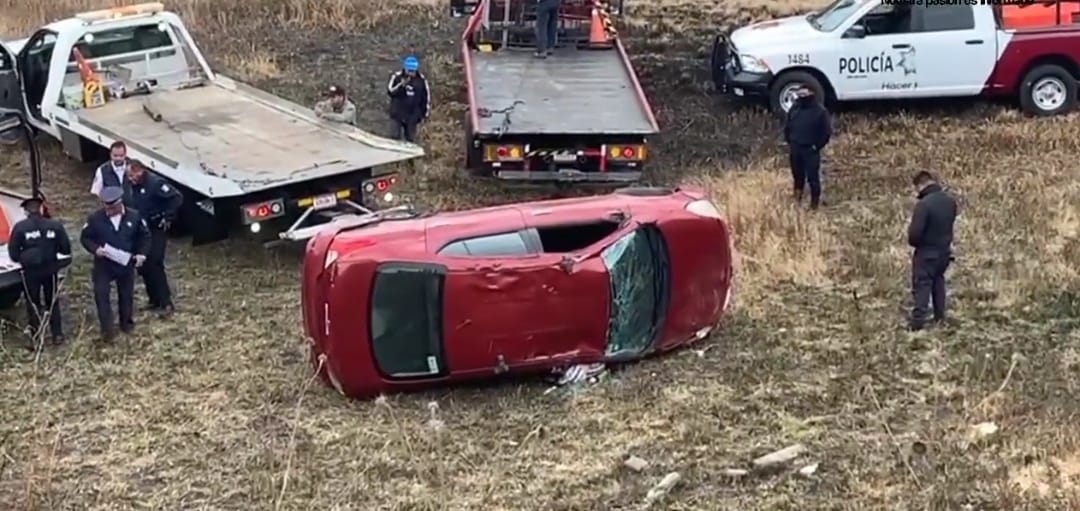 Hombre fallece a la altura de Periférico Ecológico y la México-Puebla por volcadura