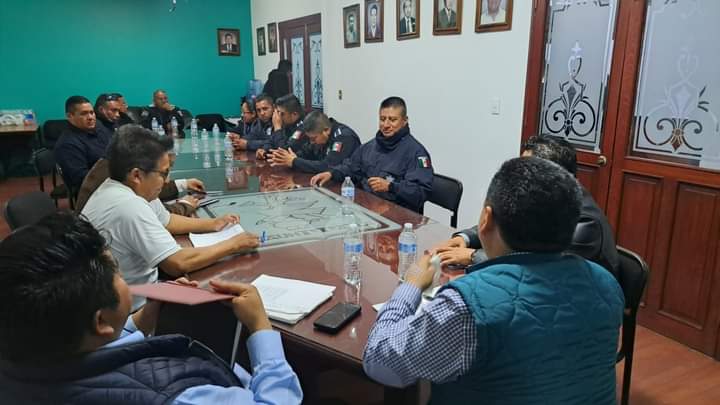 Tras varias horas retenido, alcalde de SPM acuerda incremento a policías