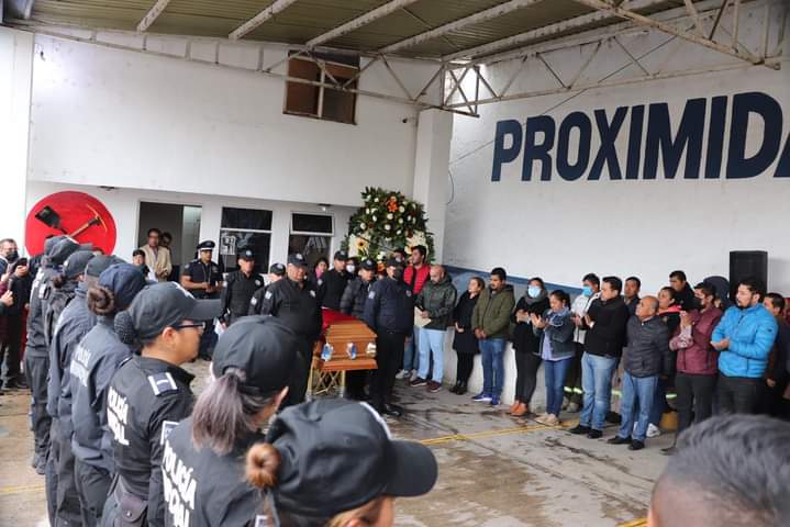 Dan último pase de lista a oficial fallecido en Tzompantepec.