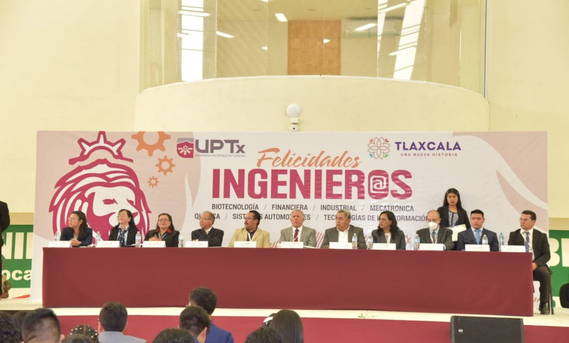 Realiza UPTX ceremonia de graduación de 7 programas académicos
