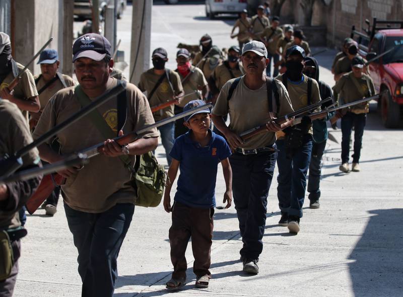 Niños armados de Guerrero exigen a AMLO que cumpla su palabra y les construya su escuela